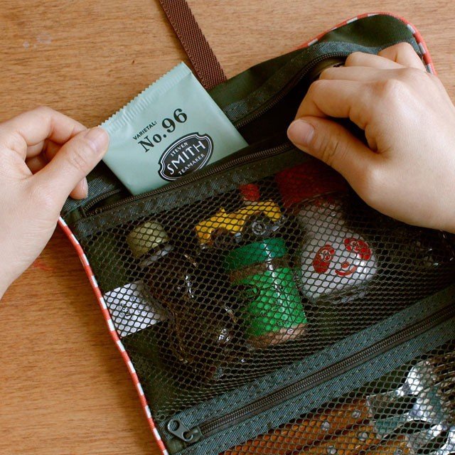 traveler roll pouch ver.6 ポーチ おしゃれ かわいい 旅行 トラベルポーチ 吊り下げ 韓国 収納 使いやすい 便利 フルオープン 化粧 メッシュ ロール 小物入れ ファスナー