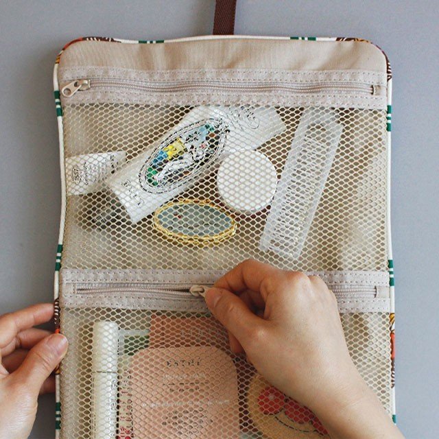 traveler roll pouch ver.6 ポーチ おしゃれ かわいい 旅行 トラベルポーチ 吊り下げ 韓国 収納 使いやすい 便利 フルオープン 化粧 メッシュ ロール 小物入れ ファスナー